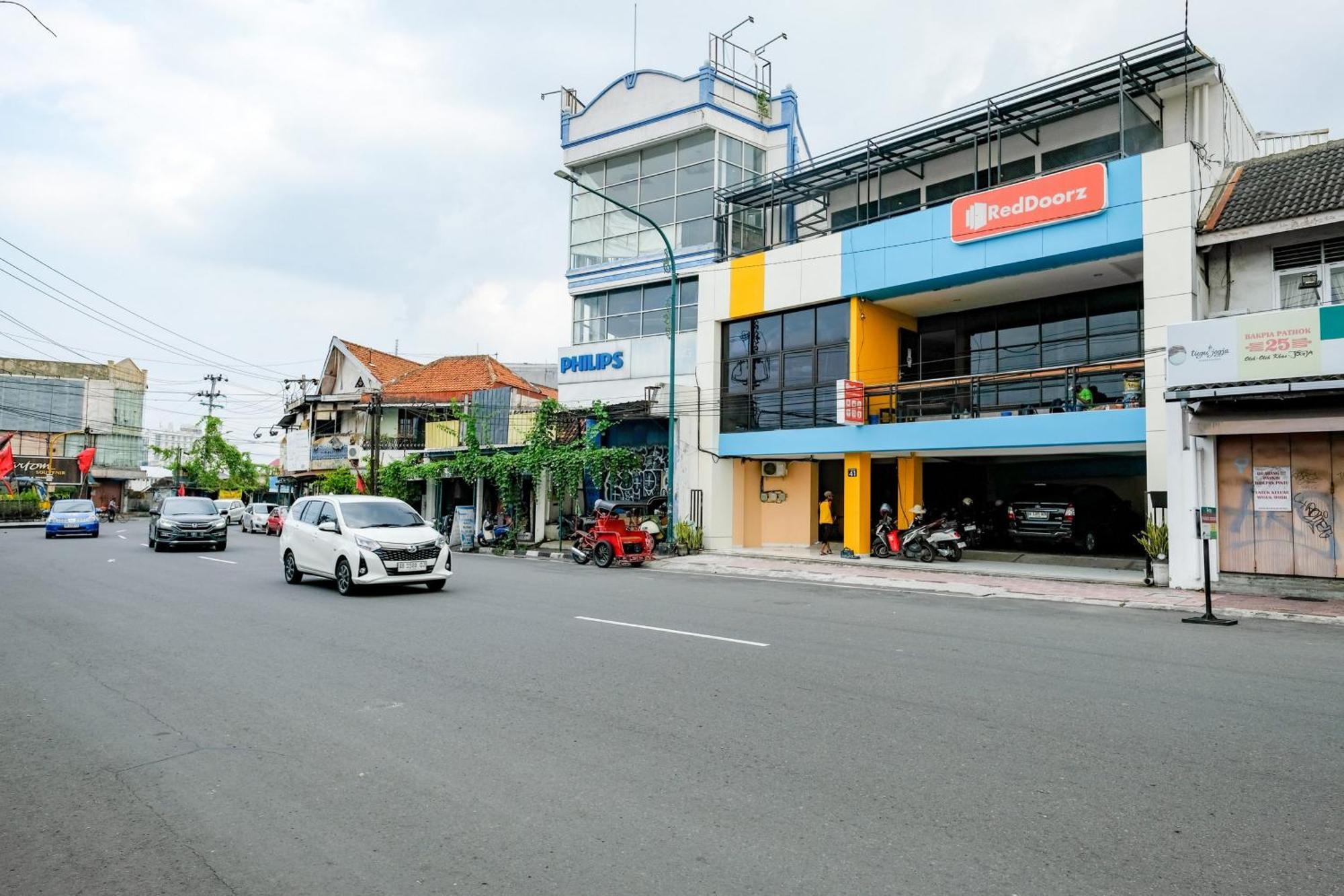 Sans Hotel Mataram Malioboro Yogyakarta Exterior photo